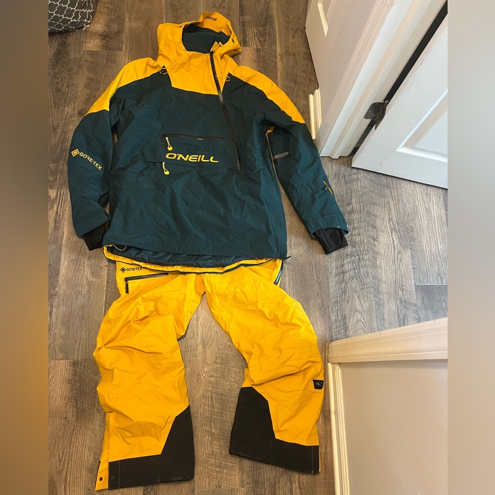 ONEILL GTX PSYCHO TECH 2L ANORAK JACKET AND ONEILL GTX MTN MADNESS 2L PANTS SNOW